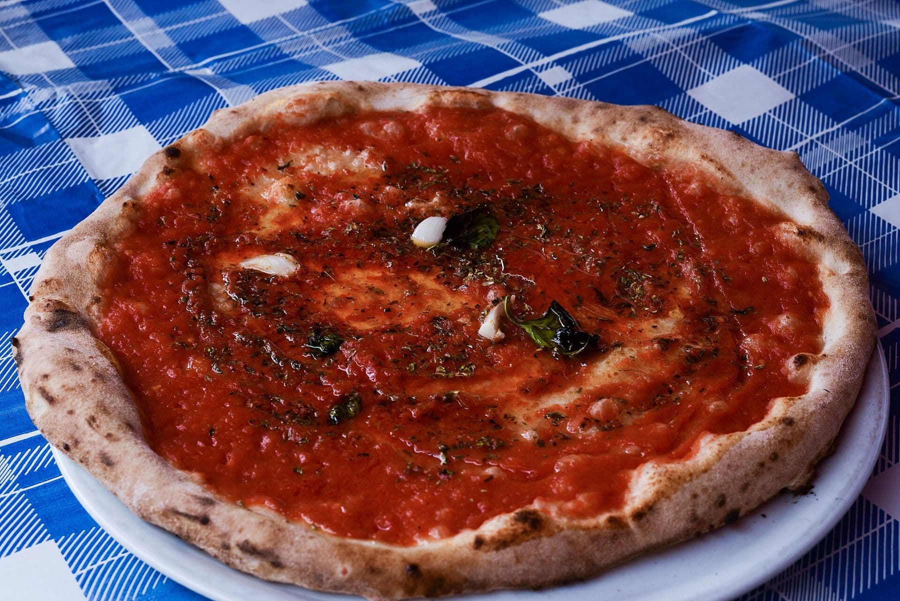 Pizza marinara con aglio e origano